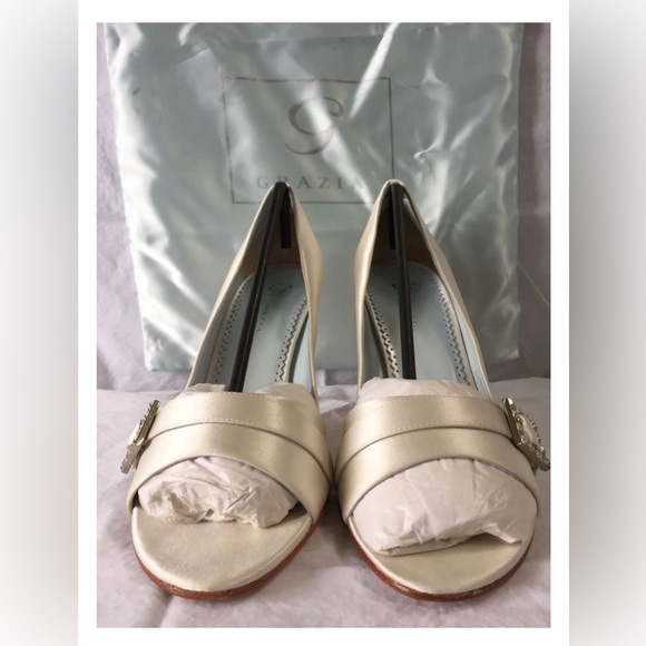 Grazia Franchesca Diamond White Silk Wedding Bridal Open Toe Heels Sz 7.5 NIB - Picture 2 of 6